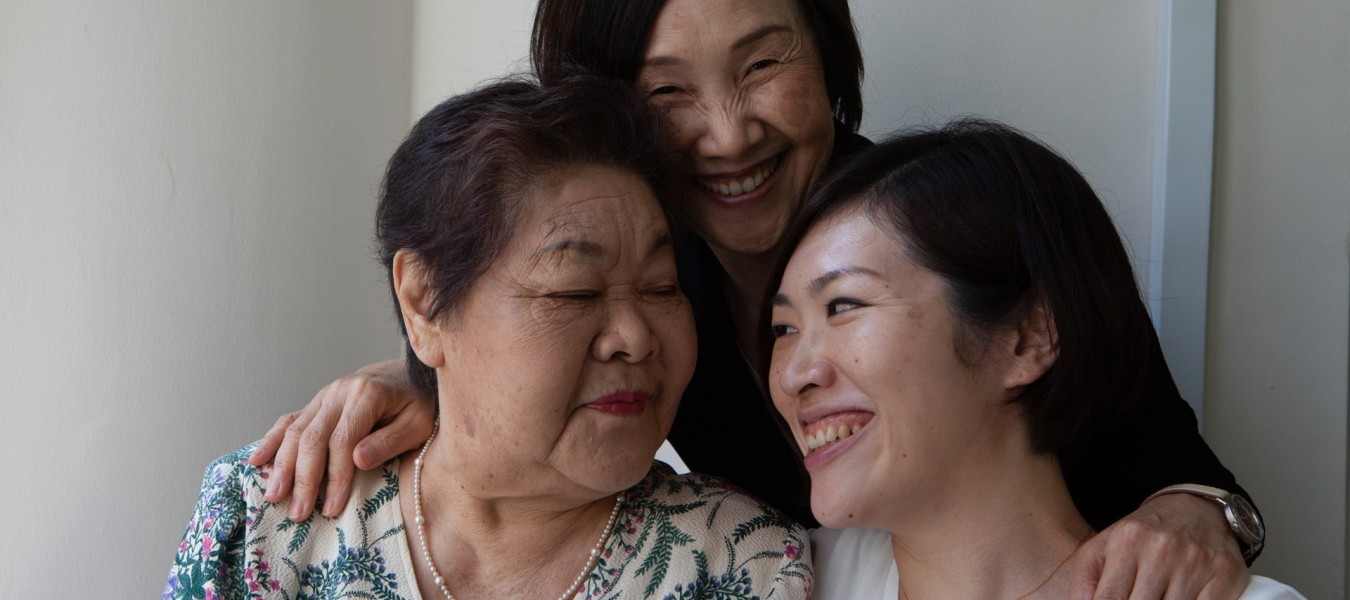 Ms Teruko Ueno,survivor of the atomic bombing of Hiroshima,daughter Ms Tomoko Watanabe&granddaughter Ms Kuniko Watanabe ©Lee Karen Stow 2015
